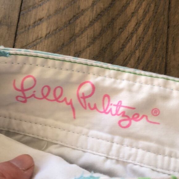 Lilly Pulitzer Walsh Shorts Hidden crab 🦀 and Shells 🐚 in Soft Blue & Green. - Picture 7 of 17